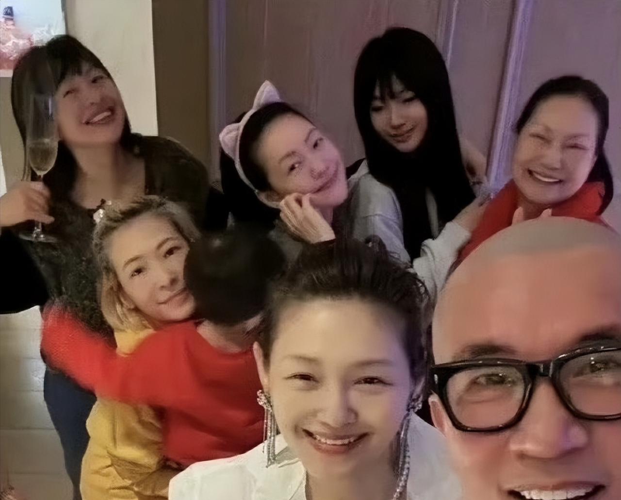 大S临终攥着女儿小玥儿的手，明明能救，却被忽视。[汗]半年前大S走了，闺蜜吴