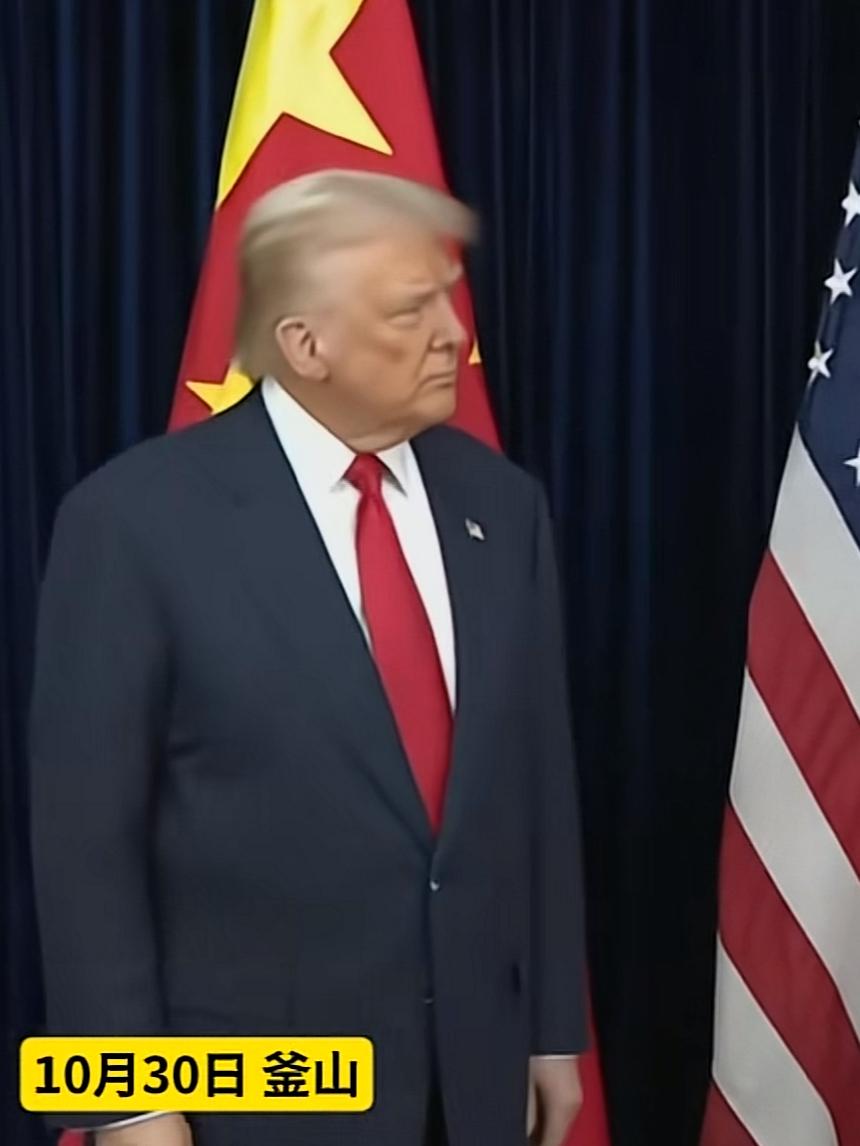 看站姿,原来特朗普也不是什么人情世故都不懂啊!平时见人要么下巴抬得老高,仗着