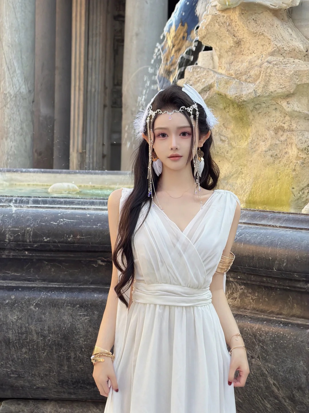 北京校花小美女，下颌线不是锋利的刀削款，而是裹着层薄薄的软肉，像刚蒸好...