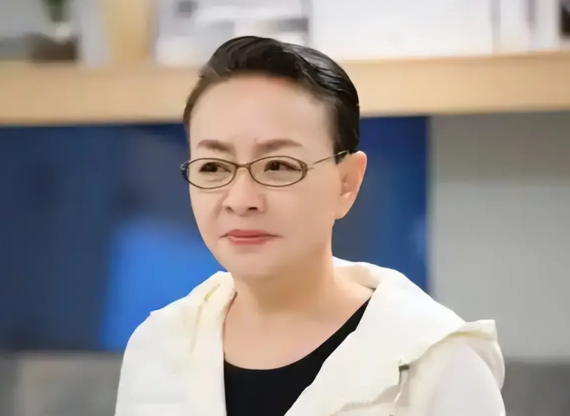 2023年，宋丹丹要给巴图买一辆一百多万的路虎，但巴图却赶紧阻止，他说:“给我买