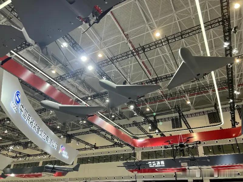 来今天说说制造业大国的恐怖。伊朗“见证者-136”、俄罗斯“天竹葵”都属于自杀性