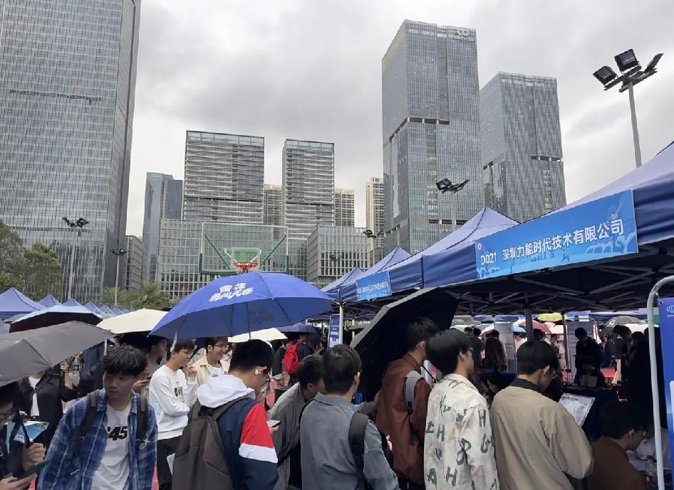 深职大校招有感。今天是学校首场大型招聘会，大概都逛过一遍。岗位大概为计算机类