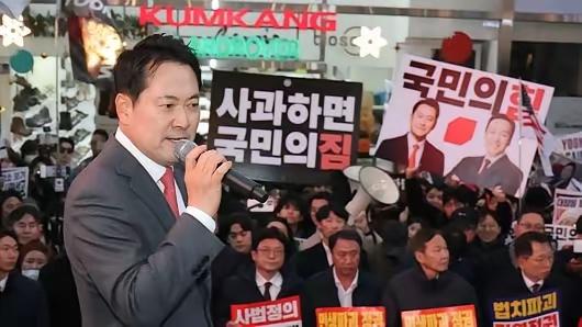 韩国国民力量党没落了，即便张东赫很优秀，即便有检察官出身的加持，即便他比任何人都