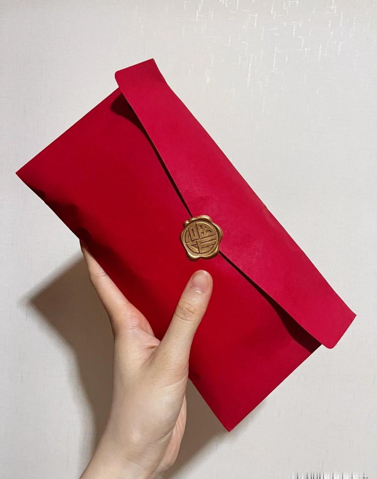 婆婆给刚出月子center的儿媳妇发了十万红包，还送了一堆婴儿用品。这事儿