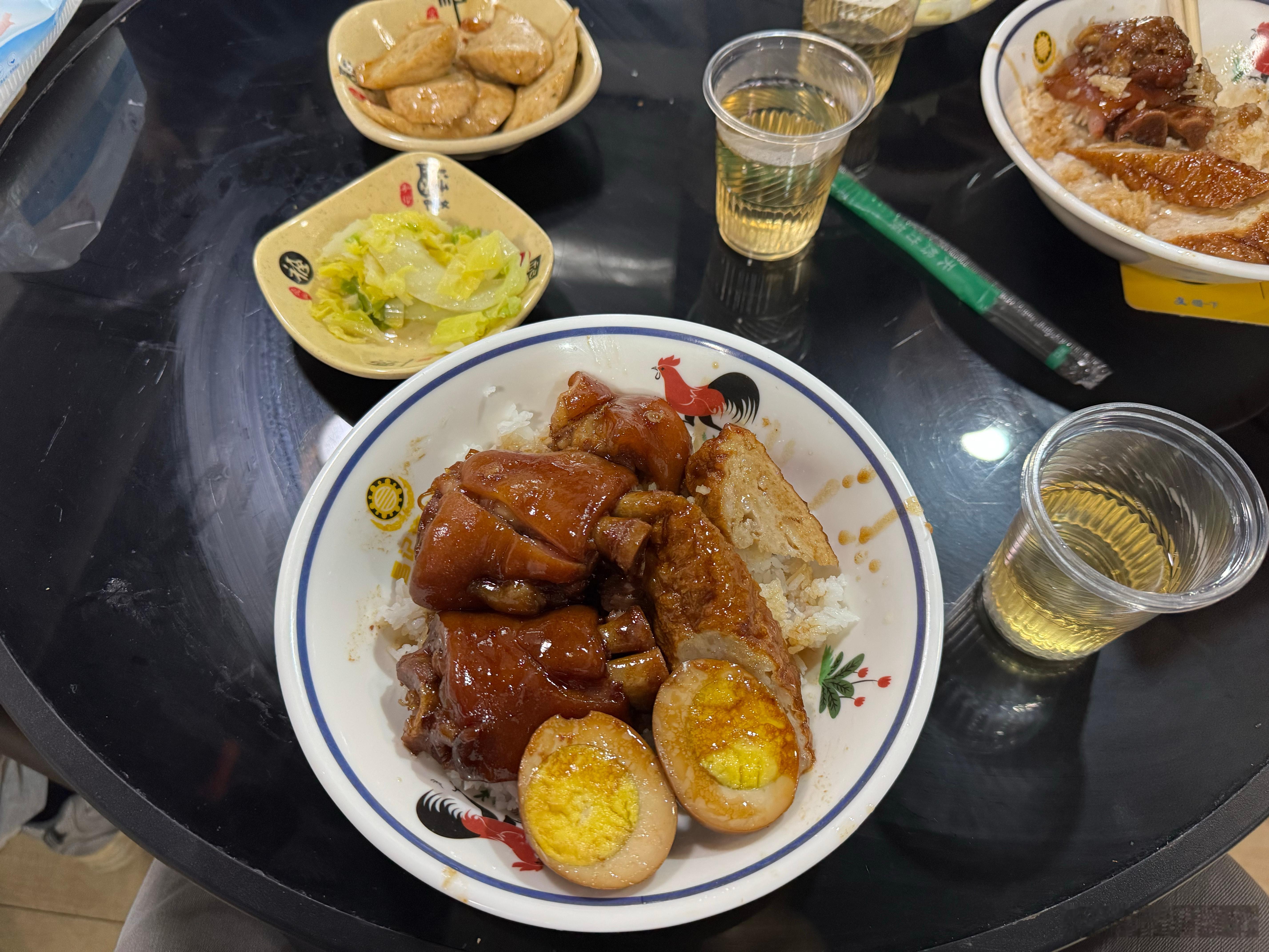 时不时吃一顿猪脚饭真的很满足