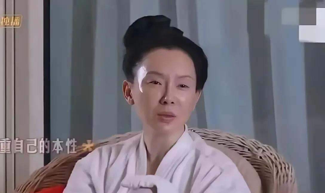 陈数素颜与化妆后的区别有点大！只能说，化妆对于女人而言太重要了，足以判若两人！[