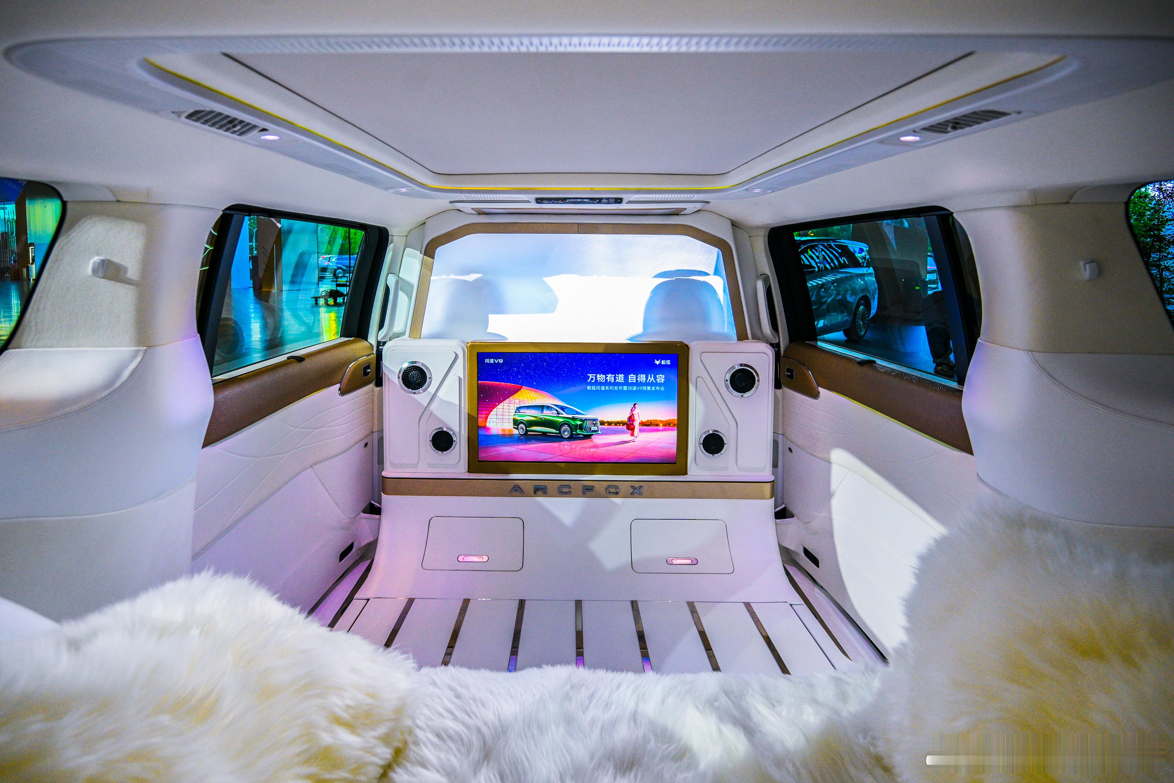 20万级竞争环境里再来一台大大大大MPV：问道V9，是带着极狐整个品牌力往上拔的