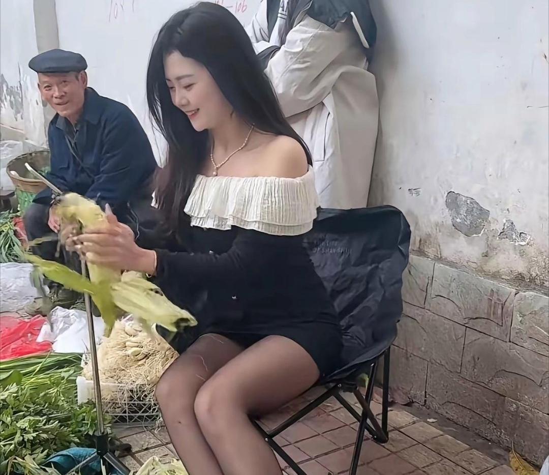 姑娘，你这么整，大爷还有卖菜的心情吗？