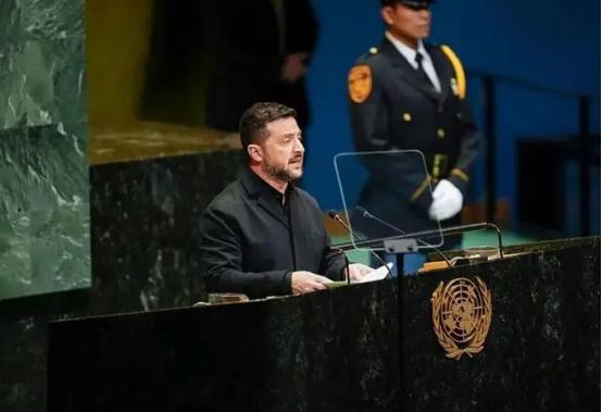 韩国到底还是被摆了一道。9月23号，纽约联合国大会的讲台上，泽连斯基当着全世界的