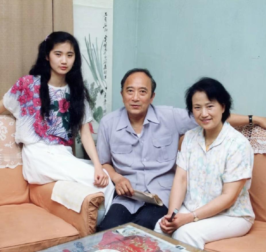 一张老照片，道尽文艺界神仙眷侣的半生温情刷到一张孙道临、王文娟和女儿孙庆原