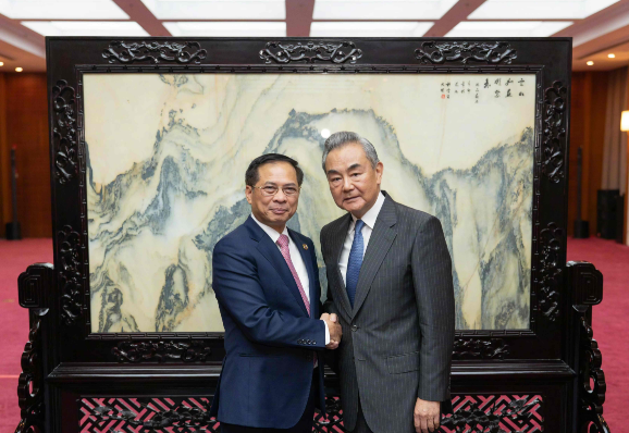 中越加强合作，推动多领域共赢8月14日，外交部长王毅在云南安宁会见了来华参加澜