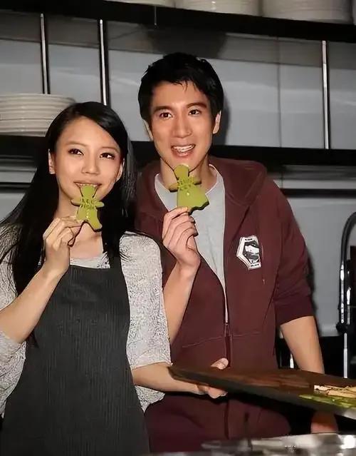 5月17日，王力宏在健身房度过50岁生日，肌肉紧实状态如昔，与李靓蕾的憔悴形成鲜