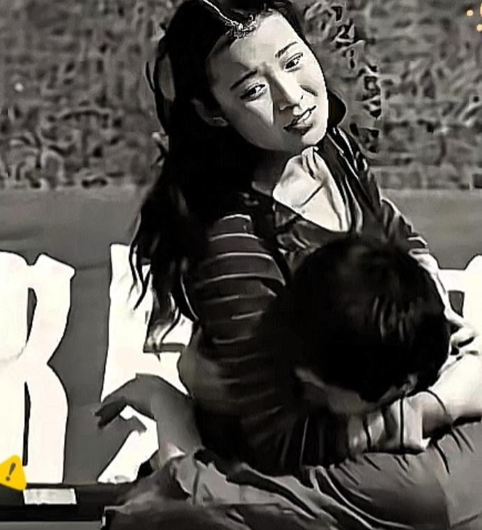 “姐姐，我马上就要上战场了。我从没接触过女生，也没体会过爱情，你能抱抱我吗？”当