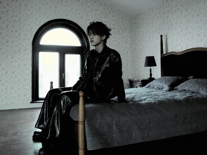 严浩翔allblack联排路透，谁懂这个浩翔好长一条人啊，期待住和你的舞台上的正