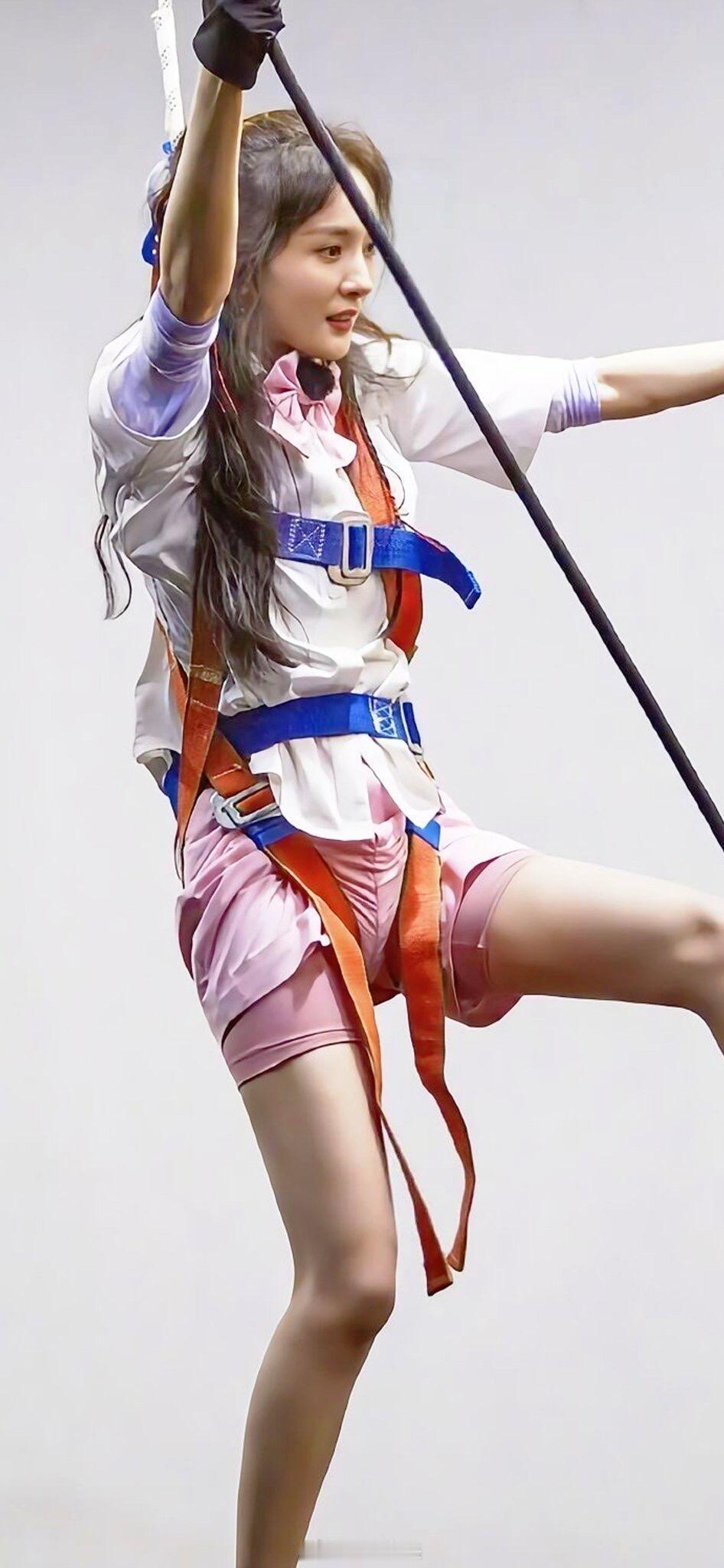 两只眼睛不许乱看盯住我的眼​​​