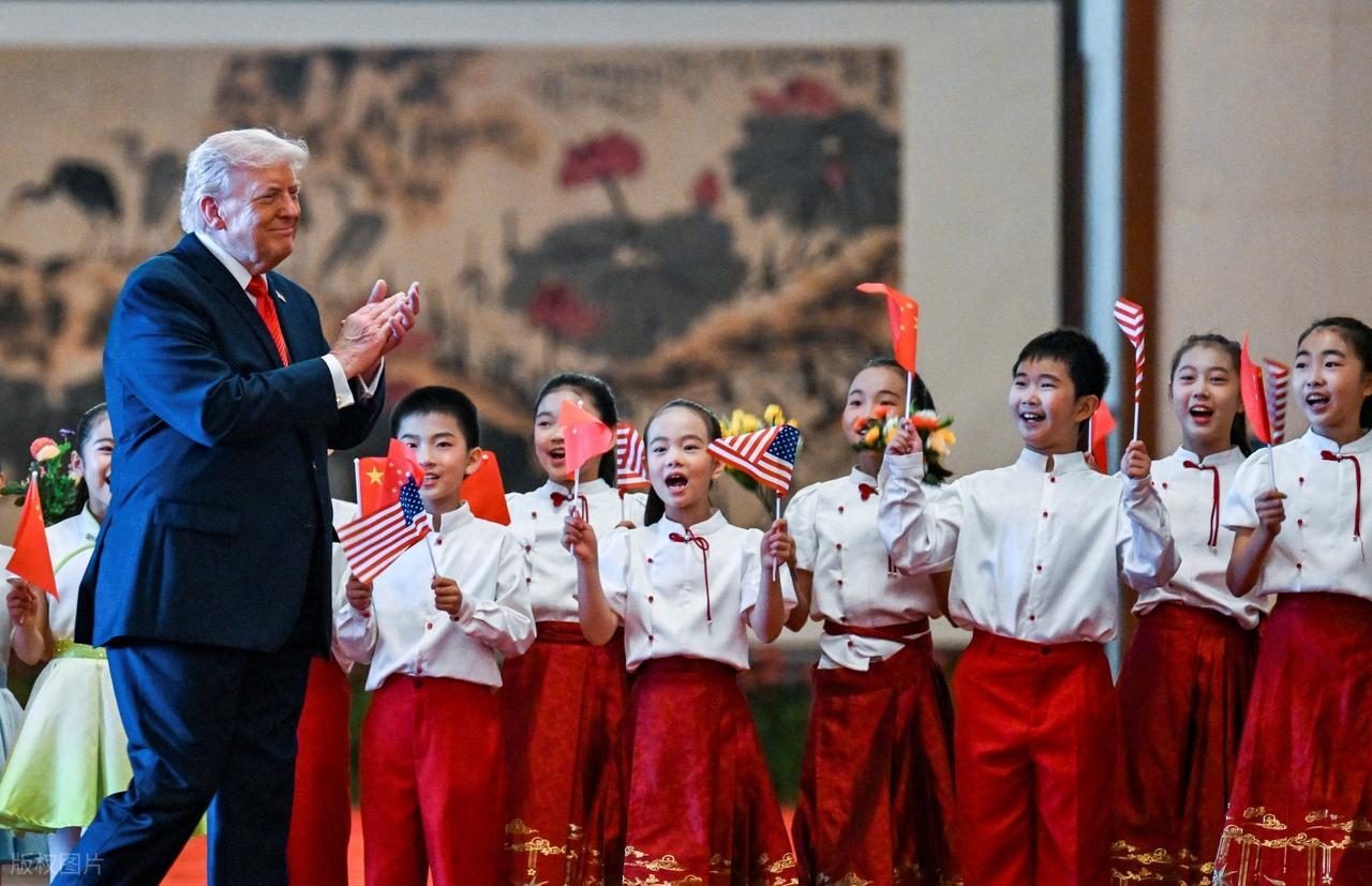 特朗普按耐不住了！5月14日，特朗普在社交媒体上发文称：“中国有气派的宴会厅，