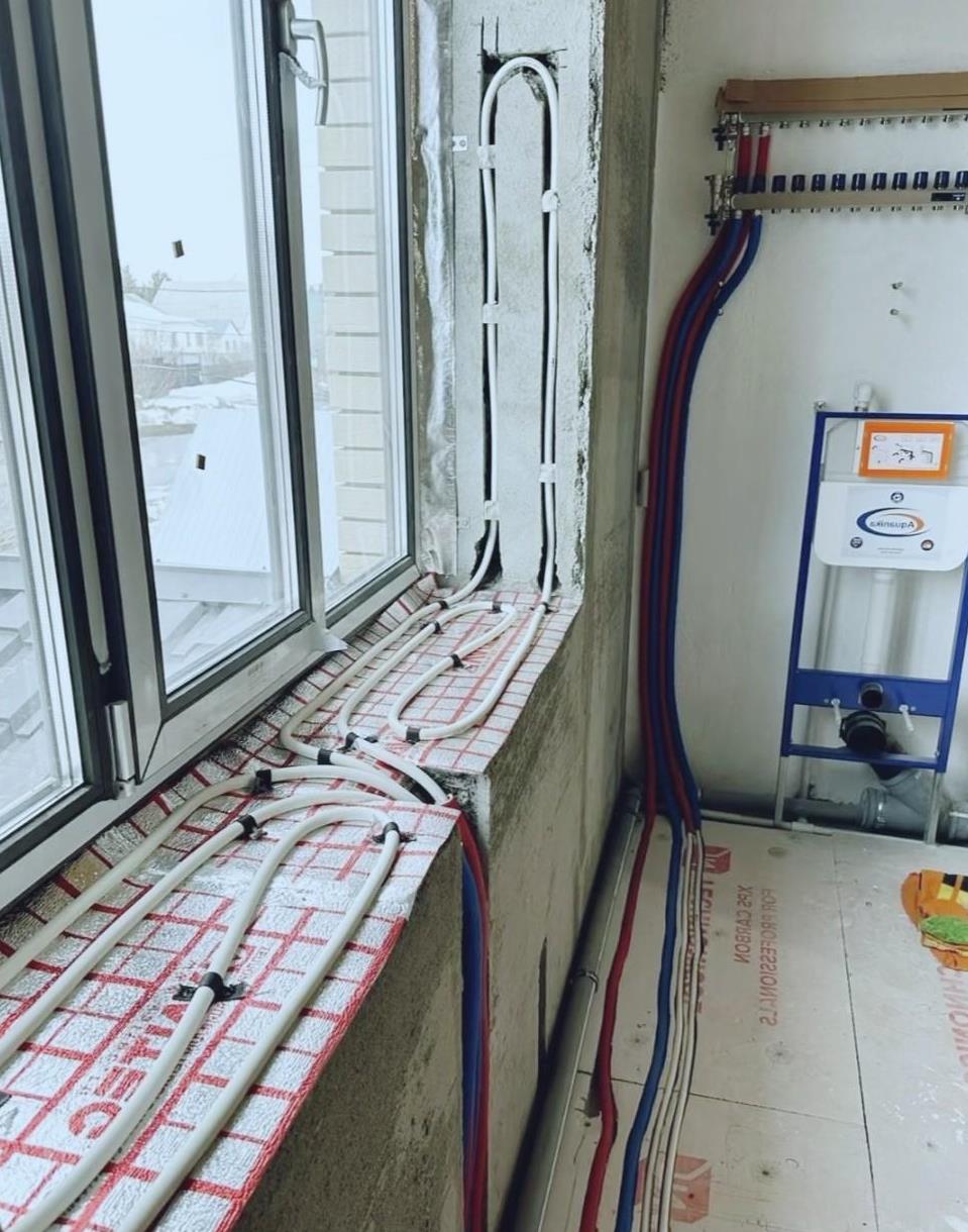 还有这种操作？第一次见飘窗台上也做地暖的，说是防止冷凝水，不过以我粗浅的知识
