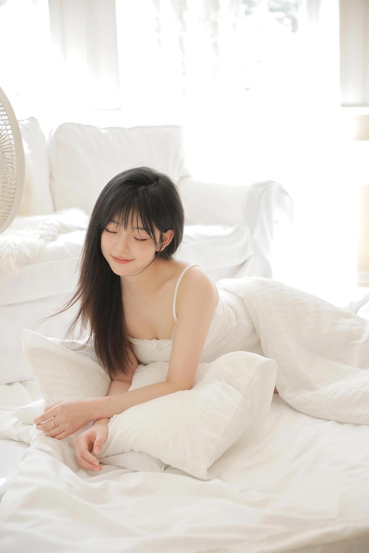 可爱居家纯欲学姐写真（9.5分）