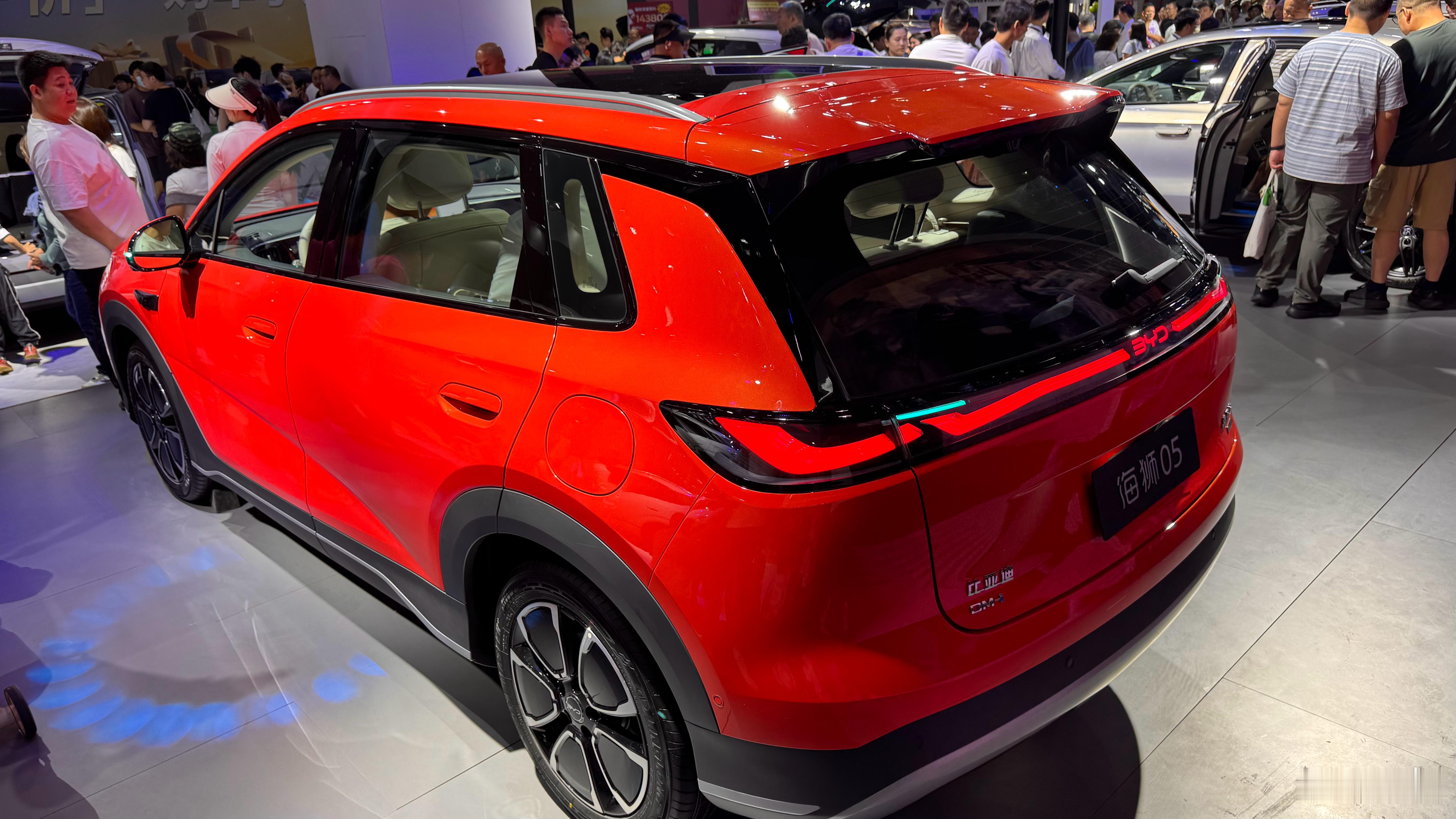 最近上市的比亚迪海狮0510万级别的SUV，4.6米车身长度EV和DM-i两个版
