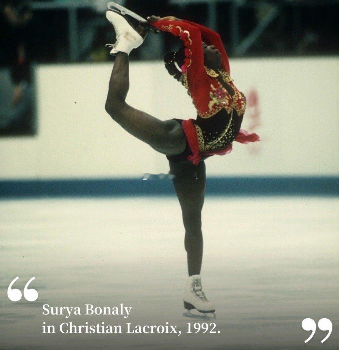 冰场上的时尚从不在旋转跳跃间止步，与冰共舞的华服，藏着设计师对竞技与美学的速度延