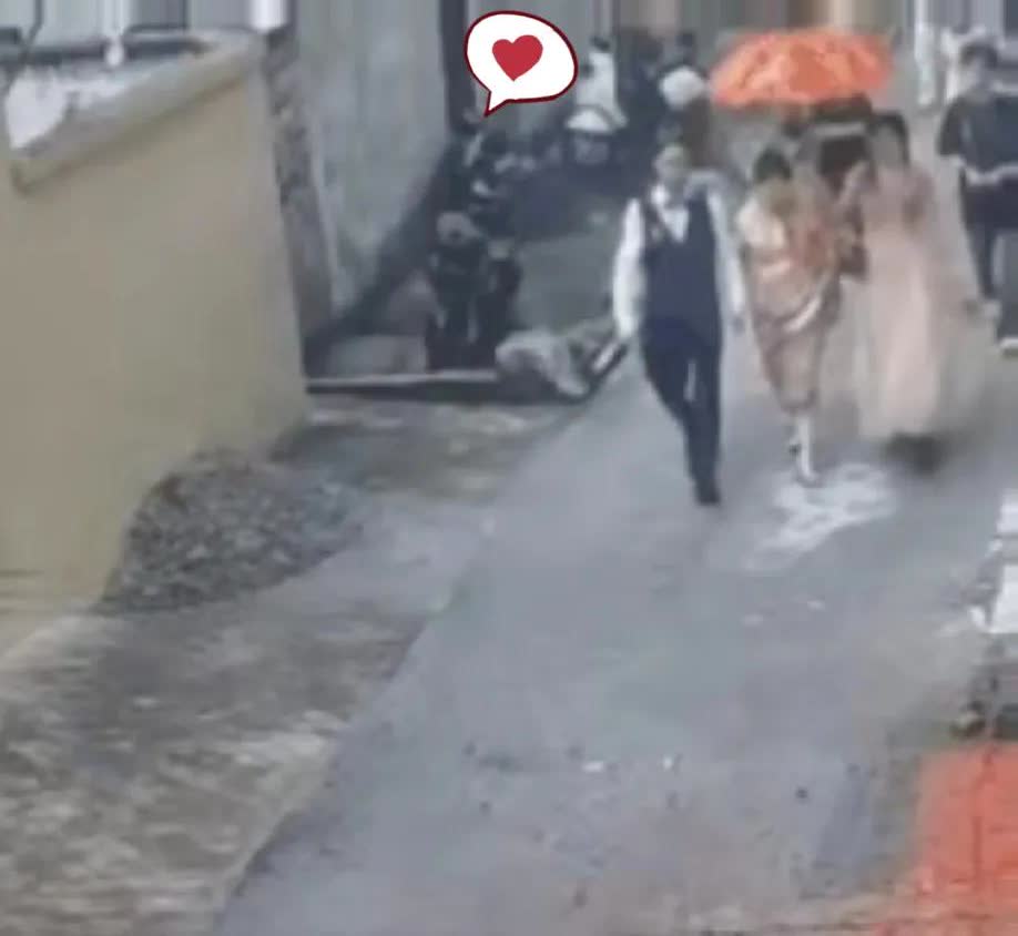 近日，广东江门发生了一起令人匪夷所思的事件一户人家结婚，放完鞭炮后，对门
