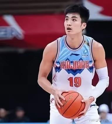 于德豪是不是遭弃用了？我的判断是：他在山东男篮就像是兔子的尾巴——长不了了！