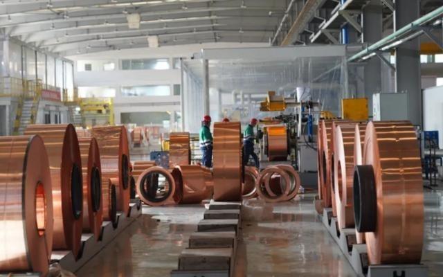 美国这次蒙了，最近美国大量囤积了铜，把铜价炒上天去了，可美国万万没料到，中国根本