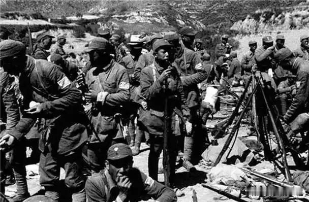 1938年武汉会战，苏联淘汰的马克沁‑托卡列夫轻机枪被日军当废物，富金山却百发连