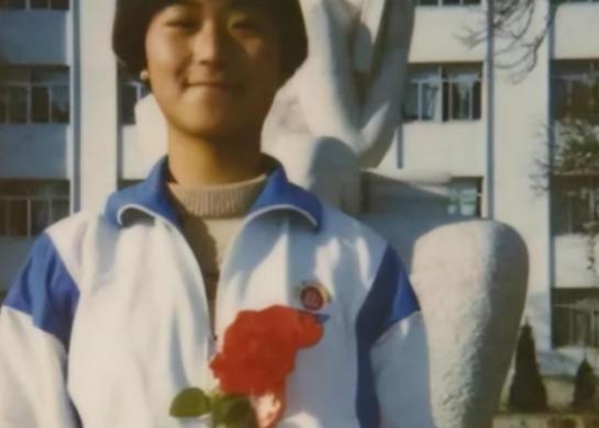 2000年，辽宁一对夫妻借了7万元供女儿出国留学，但女儿出国后却杳无音讯，让人痛