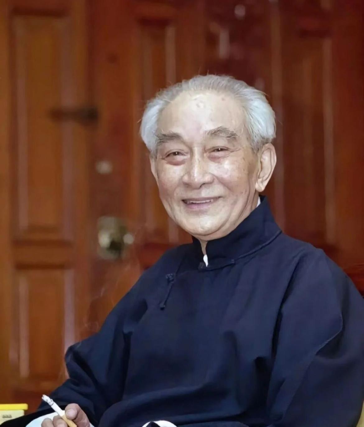 南怀瑾化解烦恼的心诀比求神佛更有用世事短如春梦，人情薄似秋云。不须计较