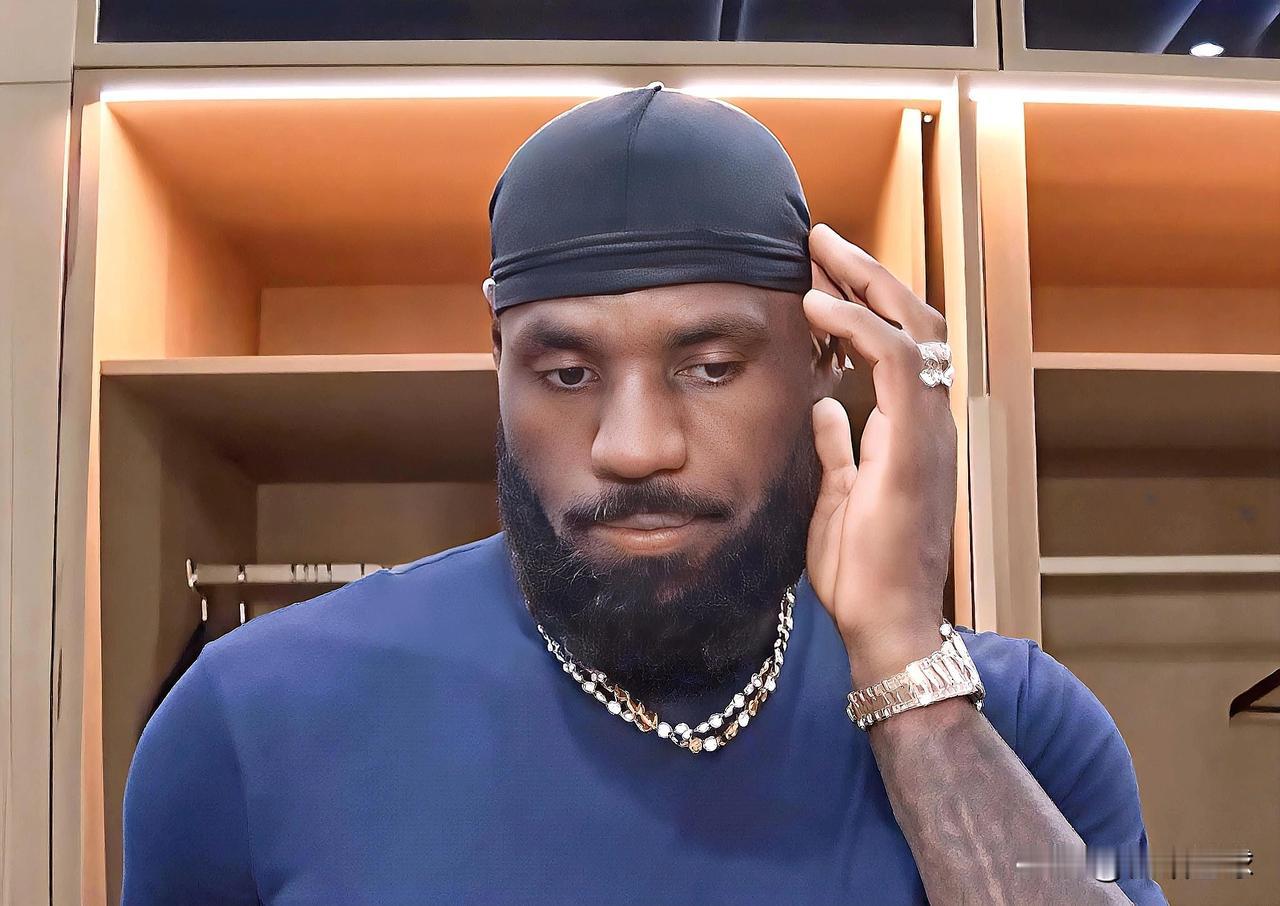 詹姆斯放下身段了！詹姆斯谈如何融入东契奇与湖人的体系:“我只在乎赢球。我的职