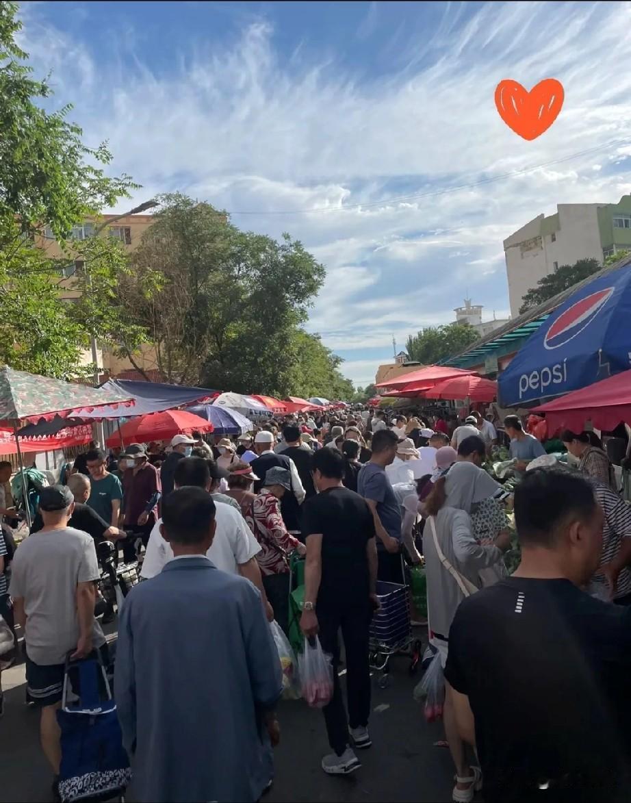 现在这亲情真是变味了!妈妈的姐姐,平时电话都没几个,可一到过年,准带着两个孙女、