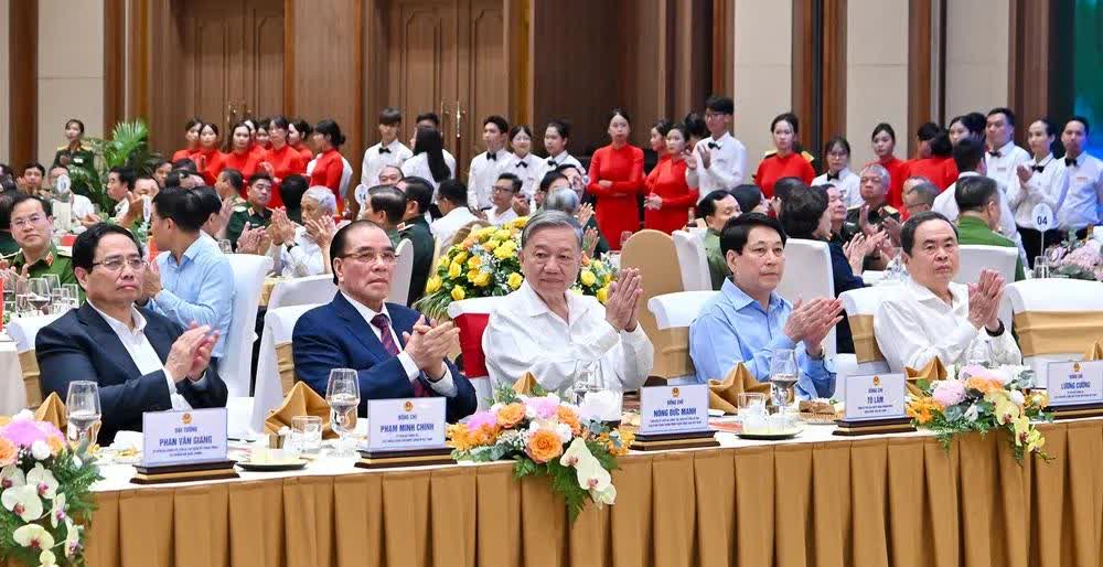 越南的官媒——人民报，也挺有意思的，阮氏金银明明出席越南国防部、公安部和外交部代