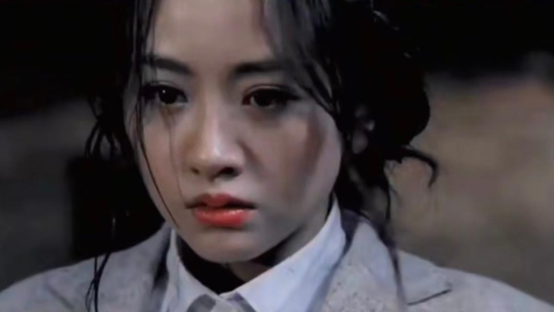 《千金女贼》里面杨蓉扮演的杜小寒超级好看。早期的斜刘海造型她就驾驭的很好