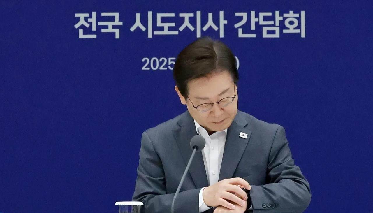 虽然韩联社在8月7日公开的由四家民意调查机构进行的民调显示李在明支持率创新高达6