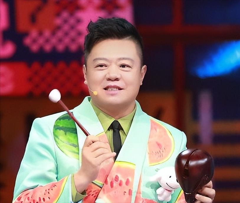 2005年，马东采访郭敬明时，一上来就下套，很随和地问：“你第一次来北京？”郭敬