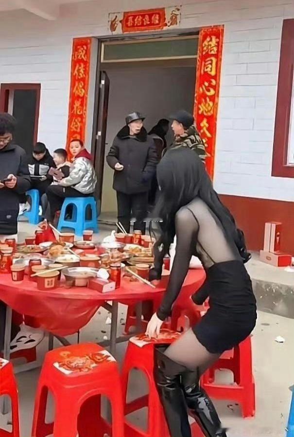 在老家吃席碰到的，这样的女生一般人谁敢娶啊！