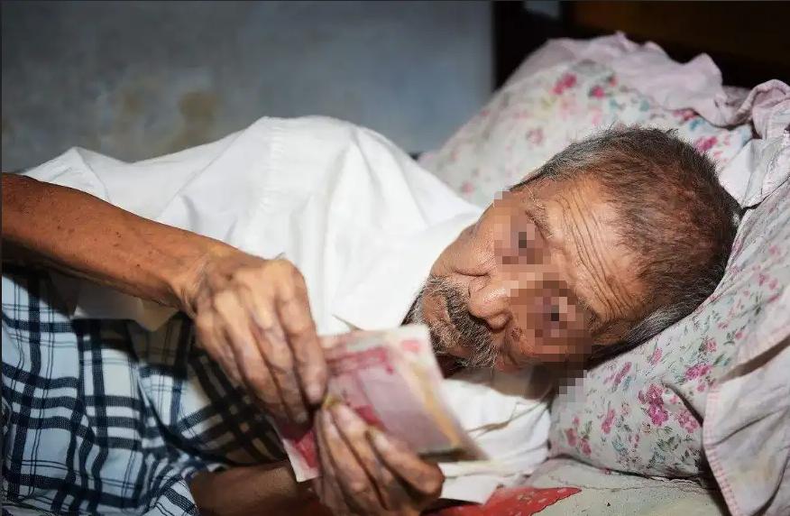 老年人，如果你的年龄超过了65岁，那奉劝你，把手头上不用的闲钱儿都存到银行，不要