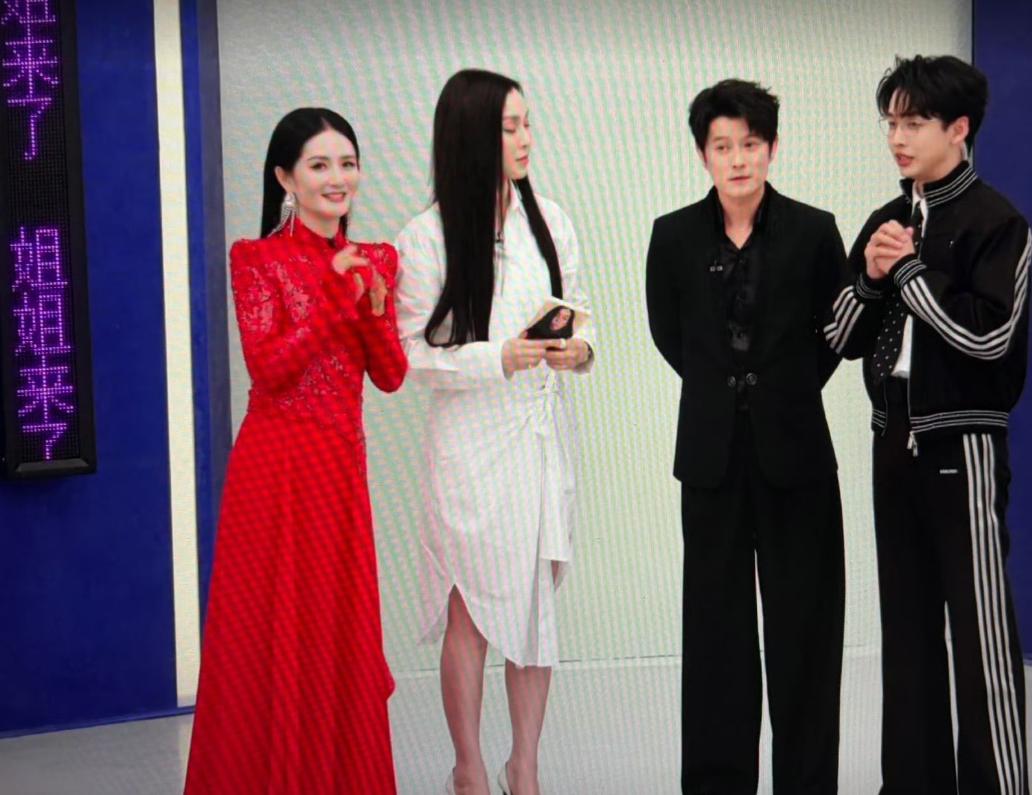 谢娜，翻车了！4月2日晚上，《乘风2026》刚直播，谢娜就翻车了，全程尬聊事