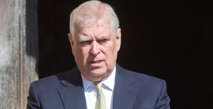 英国安德鲁王子被曝“吸血鬼”式寄生多年！纳税人买单还嫌不够？“公费旅游？我是在