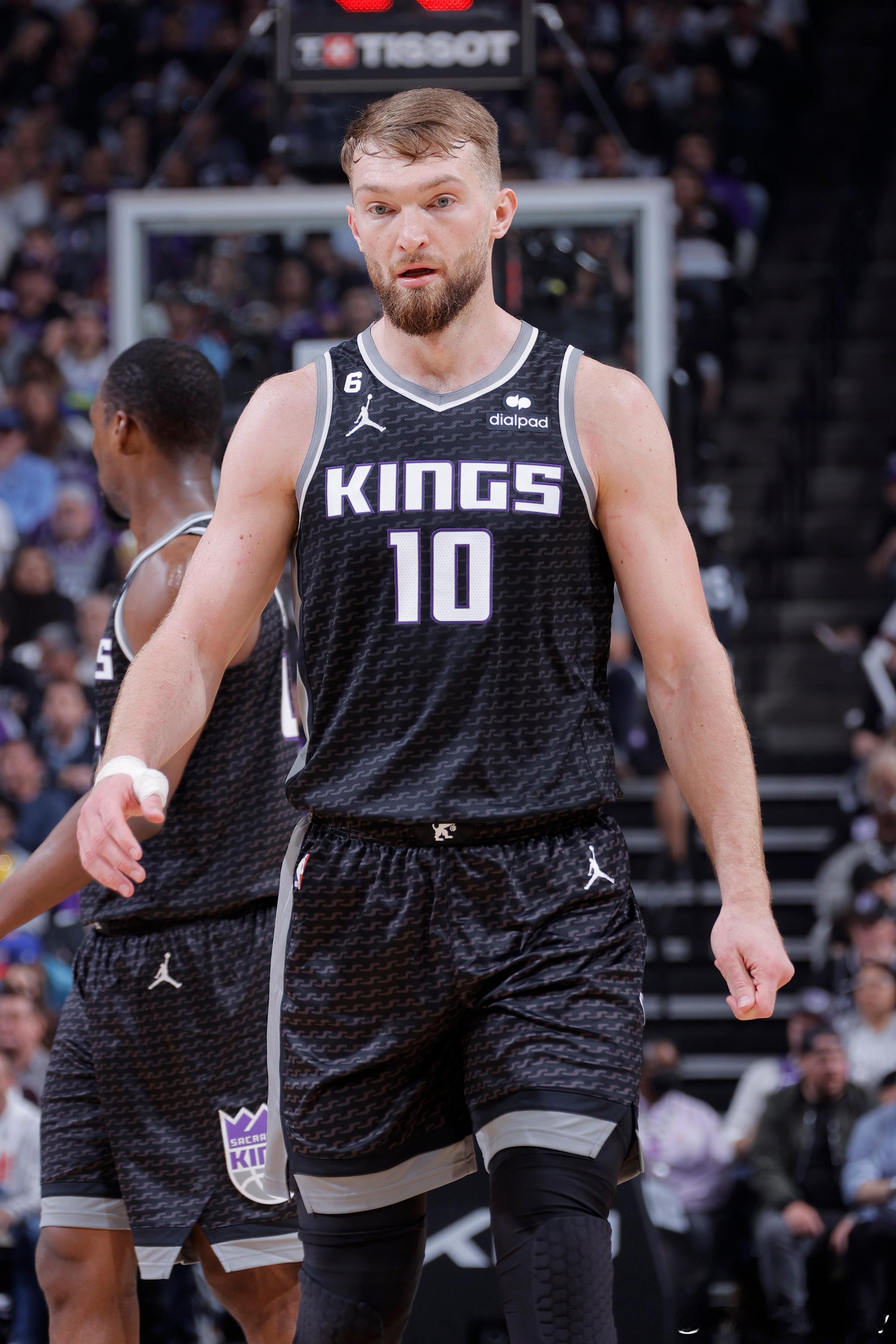 JakeFischer：勇士实际不会参与争夺小萨博尼斯。2022年交易截止日期