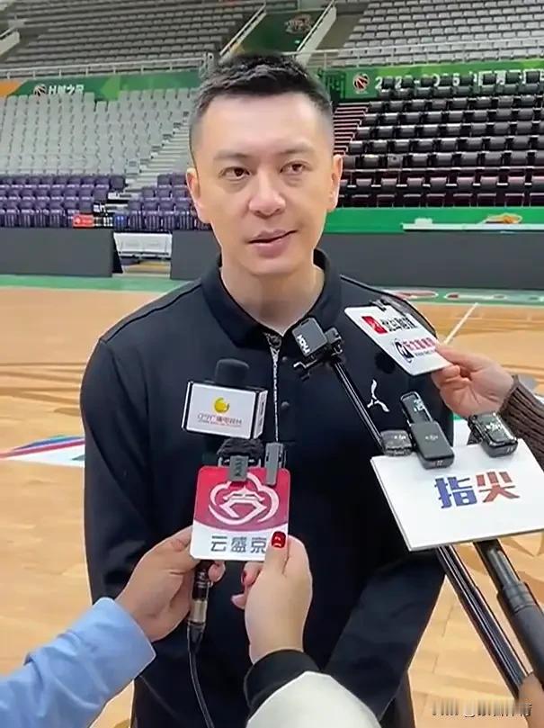 本赛季无论战绩打成什么样，都不可能下课的四名教练员。1、杨鸣（辽宁队）2、