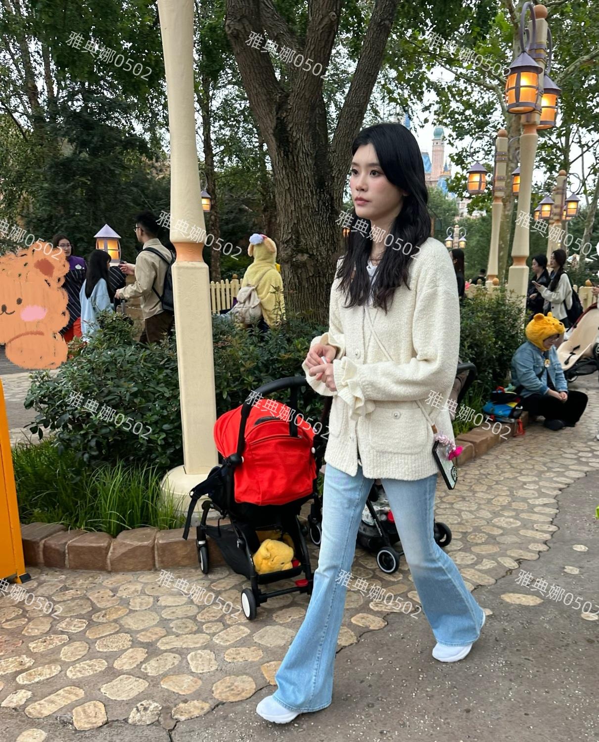 奚梦瑶跟何猷君在一起，给人的感觉不像夫妻像姐弟，不仅是因为奚梦瑶比何猷君高很多，