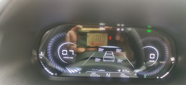 帝豪油车省油必备方法原地热车10秒。1.6起步，不超过1.8。速度拉高再减速，