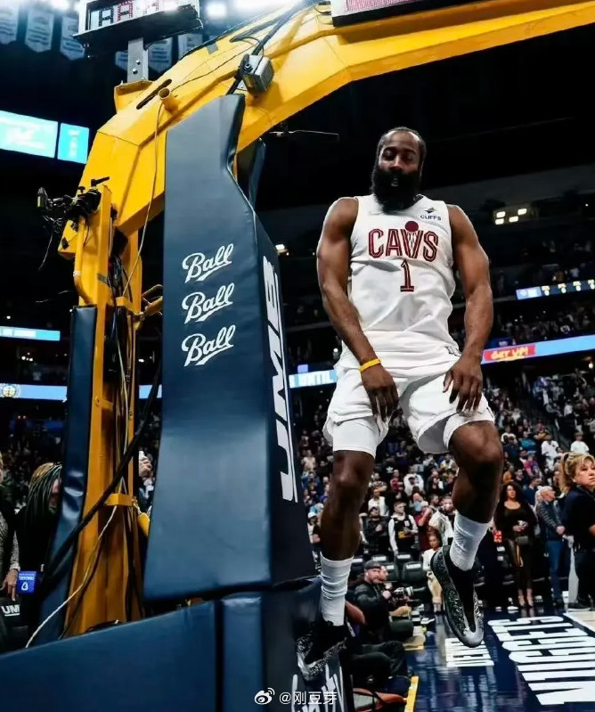 NBA历史第一人！这就是哈登！面对旧主残阵76人，哈登今天打的很随意，仅仅出战2