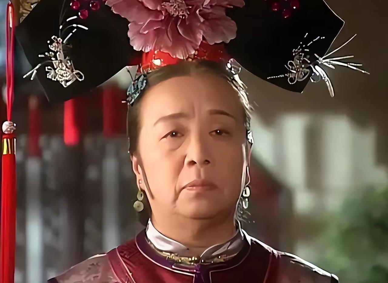 90岁的容嬷嬷扮演者者李明启在一档综艺节目上诉苦她在公园散步被一群年轻