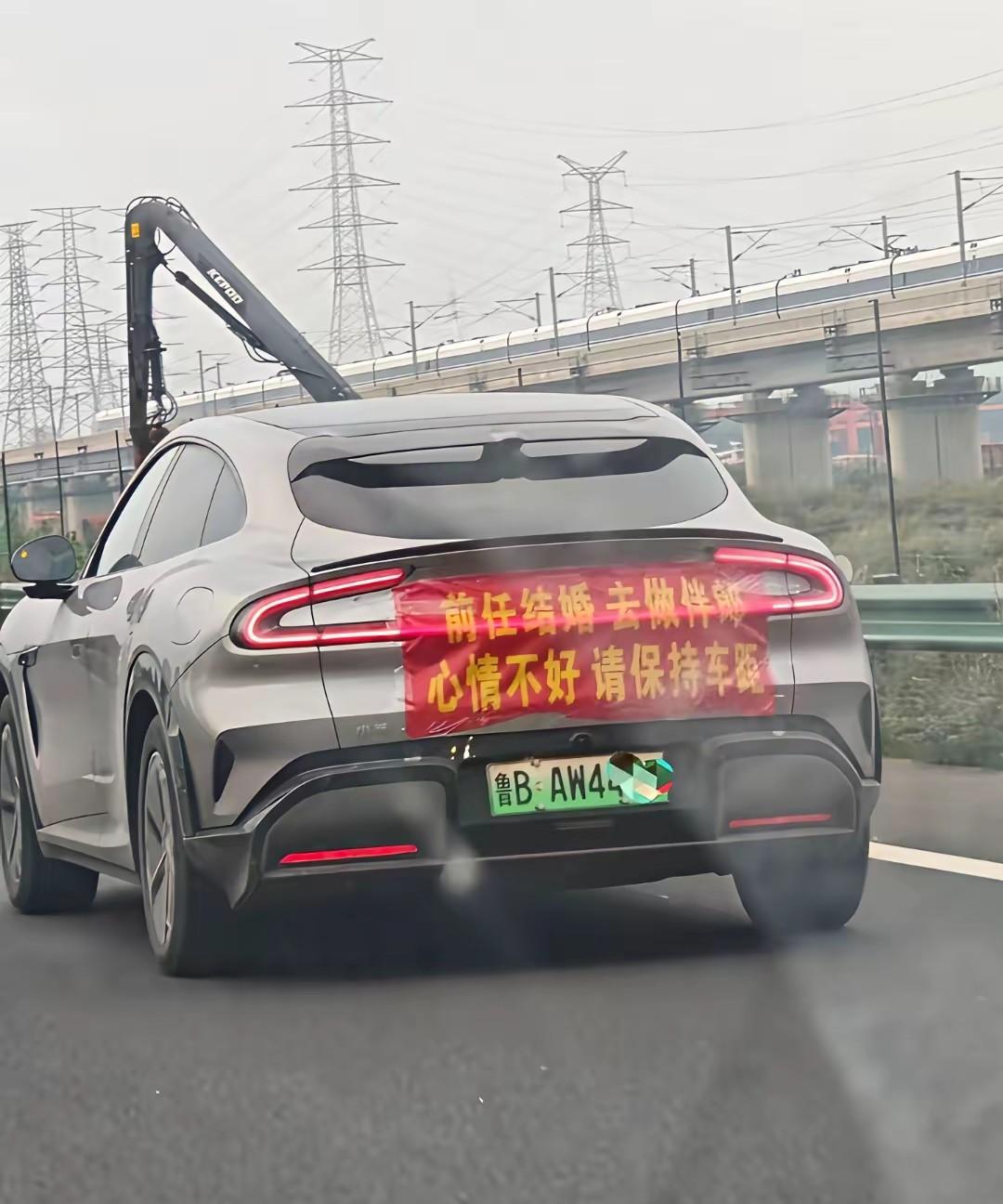 老弟，你可长点心吧，砸场子的话，哥们支持你，当伴郎还是算了。另外，自虐有很多种