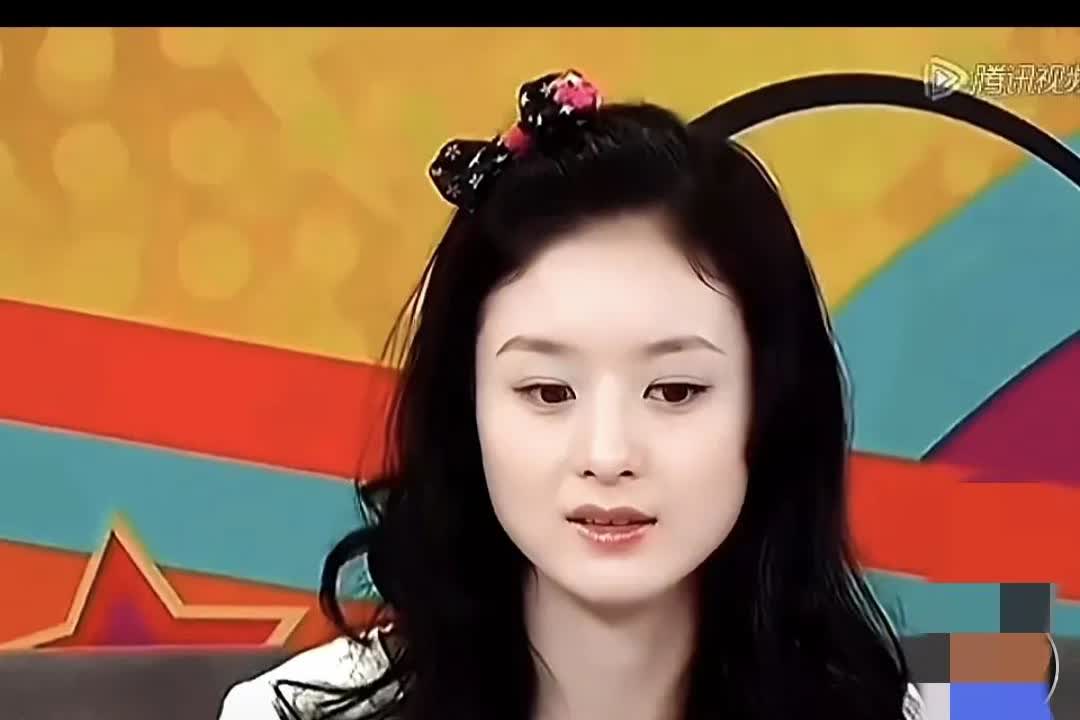 刚出道的赵丽颖一股农村味长相，脸特别方，属于方块脸，鼻子也不挺，下颌角一点也不立