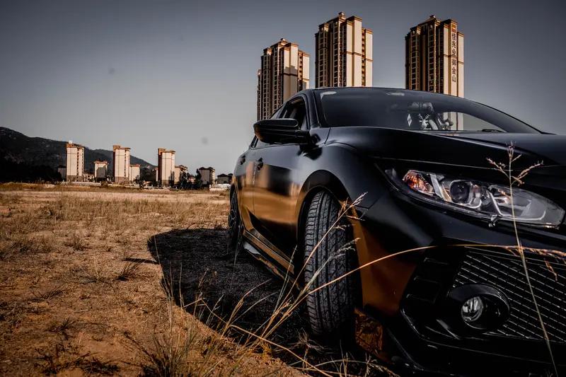 宝马325标轴跑得过思域吗？还真不一定。有宝马3系车主提车一个月，在红绿灯加速居