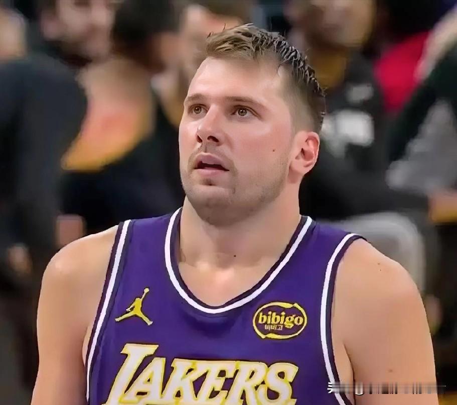 这是奔着得分王去的节奏呀！！！东契奇新赛季目前已经有5场比赛得分上40+！！！